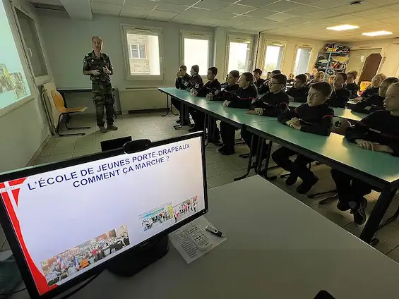 Rumilly — 32 jeunes sapeurs-pompiers en formation porte-drapeaux (EJP74)