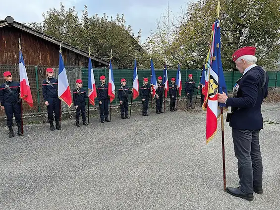 Rumilly — 32 jeunes sapeurs-pompiers en formation porte-drapeaux (EJP74)