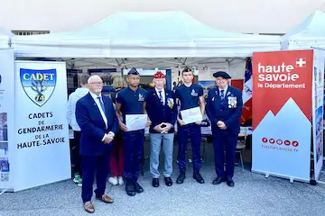 EJP74 — Remise de diplômes à des cadets gendarmes lors des journées portes ouvertes de la Gendarmerie de Haute-Savoie.