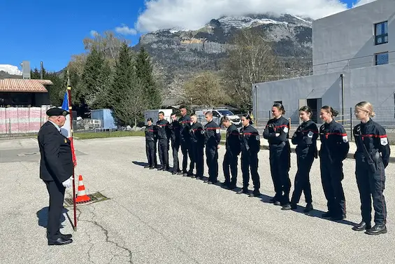 EJP74 - Éric Missilier, moniteur, avec les jeunes sapeurs pompiers de Passy