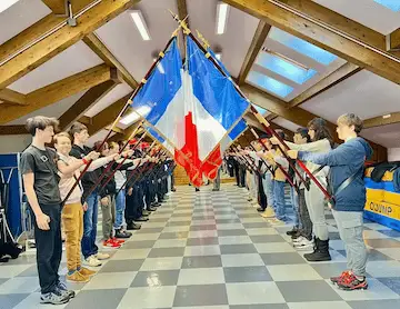 La quasi-totalité des deux classes de 3e du collège André-Corbet a volontiers participé à la formation de porte-drapeau.