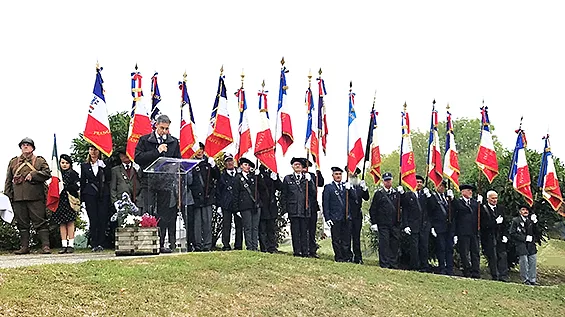 Samedi matin, en présence de vingt-cinq porte-drapeaux, le Souvenir Français et l'UNC de Frangy ont commémoré le 82e anniversaire de la Libération de la Haute-Savoie devant un large public de plus de cent personnes devant la stèle des Sans-Pardon à Éloise.