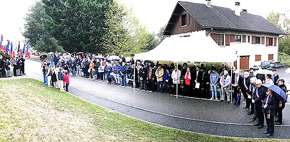 Samedi matin, en présence de vingt-cinq porte-drapeaux, le Souvenir Français et l'UNC de Frangy ont commémoré le 82e anniversaire de la Libération de la Haute-Savoie devant un large public de plus de cent personnes devant la stèle des Sans-Pardon à Éloise.