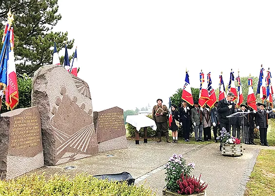 Samedi matin, en présence de vingt-cinq porte-drapeaux, le Souvenir Français et l'UNC de Frangy ont commémoré le 82e anniversaire de la Libération de la Haute-Savoie devant un large public de plus de cent personnes devant la stèle des Sans-Pardon à Éloise.