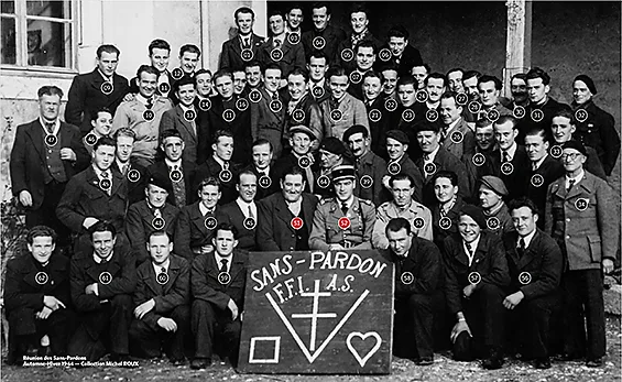 Réunion Automne-hiver 1944 : 01 Edmond MÉTRAL, Bassy 02 Ernest LAVY, Saint-Germain-sur-Rhône 03 John GASSILLOUD, Éloise 04 Victor MEGOZ, Vanzy 05 Raymond, MARMONNIER 06 Robert GUÉRIN, Vanzy 07 Charles MÉTRAL, Bassy 08 Émile LALOY, Chêne-en-Semine 09 René MÉTRAL, Challonges 10 Gustave GROS, Valleiry 11 Francis CADET, Vanzy 12 Camille JACQUEMOUD, Vanzy 13 Jean JACQUEMIER, Challonges 14 Gaston PARENTHOUX, Challonges 15 Jean VASGETTE, Éloise 16 André CURTENAZ, Chêne-en-Semine 17 Gustave COLLETAZ, Challonges 18 Victor JOSSERON, Challonges 19 Louis FONTAINE, Challonges 20 André JOSSERON, Challonges 21 Albert NINET, Éloise 22 Roger FOL, Éloise 23 Joanny COTTE, Challonges 24 Raymond DUBOIS, Challonges 25 Auguste MENU 26 Louis COLLETAZ, Challonges 27 Louis VIVIAND, Challonges 28 René BUFFAT, Challonges 29 Jean MÉTRAL, Bassy 30 DEMOURIOUX, Vanzy 31 Henri VIONNET, Clarafond 32 Jean ÉVERAÈRE 33 Louis BEAUDET, Clarafond 34 Marius MARMONNIER, Vanzy 35 Jacques FROMAGET, Arcine 36 Denis LÉGER, Éloise 37 Jean PAROISSE, Éloise 38 Luc DUCRET, Éloise 39 Pétrus ROSTANT, Éloise 40 DUCHÈNE, Franclens 41 Raymond LARAVOIRE, Challonges 42 Émile LAFAVERGES, Challonges 43 NICOLIER, Challonges 44 Robert VIRET 45 François CURTENAZ, Saint-Germain-sur-Rhône 46 LADOY, Vers 47 Marius GIET, Bassy 48 Henri COPPIER, Clarafond 49 Henri BRIQUE, Éloise 50 HATT 51 Robert GASSILLOUD, Éloise 52 Pierre RUCHE, Saint-Julien-en-Genevois 53 Henri BOUCHOUD, Éloise 54 Marcel FILLION, Éloise 55 Félix BIDOT, Challonges 56 Émile REVILLOUD, Clarafond 57 Barthélémy RINALDI, Éloise 58 Henri VASGETTE, Éloise 59 André DUCRET, Éloise 60 Paul MONOD, Saint-Germain-sur-Rhône 61 Armand CADET, Vanzy 62 Raymond VIONNET, Clarafond 63 Léon GAY, Bassy 64 Émile CURTENAZ, Vanzy — Collection Michel ROUX
