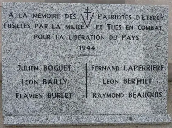 Plaque commémorative en mémoire des fusillés par la milice et morts au combat lors de la guerre de 1939-1945.