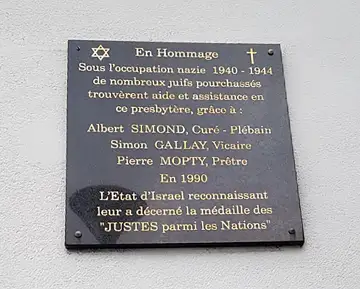 Évian — Plaque aux Justes du presbytère