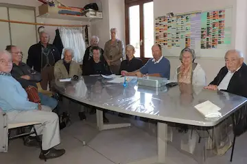 Les membres de la section locale du Souvenir français étaient réunis vendredi 25 octobre pour organiser la collecte du 1 er novembre aux entrées des cimetières de la CCSLA et de Montmin. Photo Le DL/M.M.