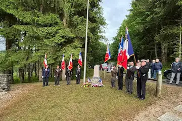 Commémoration du 80e anniversaire à la stèle en hommage résistants des combats de Foges au Chalet de fessy