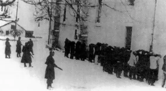 Féternes - maquisards alignés contre le mur lors de la rafle du 20 février 1944