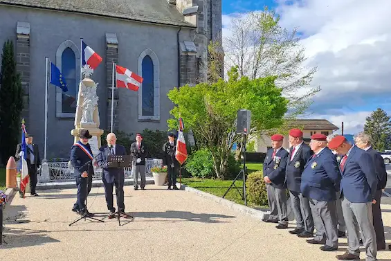 Fillinges — cérémonie du 8 mai et passation de drapeau