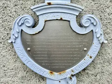  Croix épée sur le mur de l’église de Fillinges