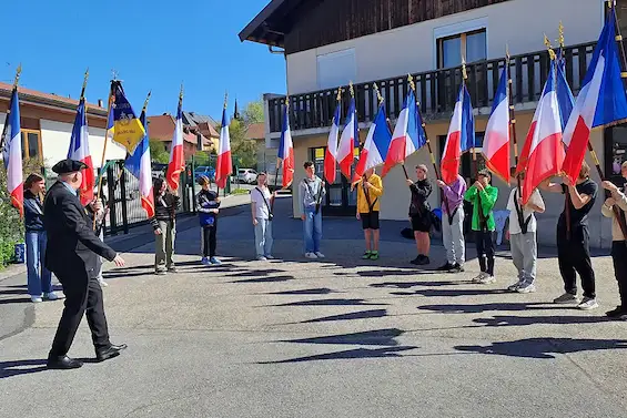 Formation Avril 2024 de l'École des jeunes porte-drapeaux au collège Jean-Marie Molliet de Boëge