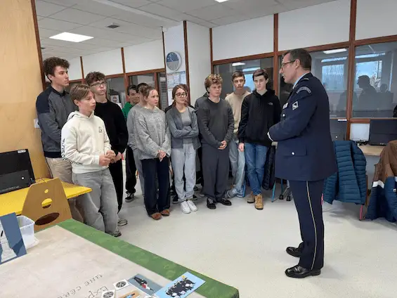 Douvaine — l&rsquo;École des jeunes porte-drapeaux forme 21 Jeunes du collège Saint-François en ce 14 février 2025