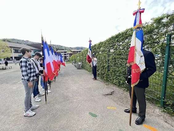 Formation et diplôme école jeunes porte-drapeaux au collège de Boëge.