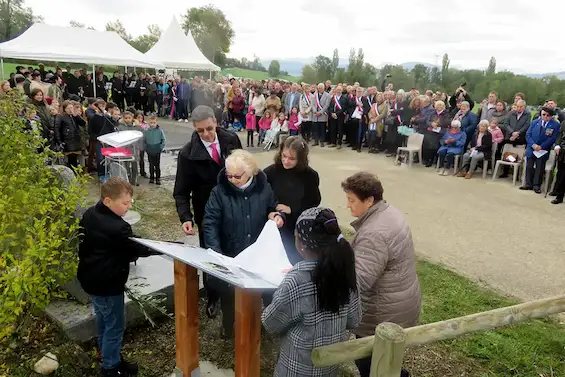 Frangy — 80[e] anniversaire de la Libération de la Haute-Savoie au plateau des Daines - frangy-chaumont-inauguration-panneau-daines-informations-historiques