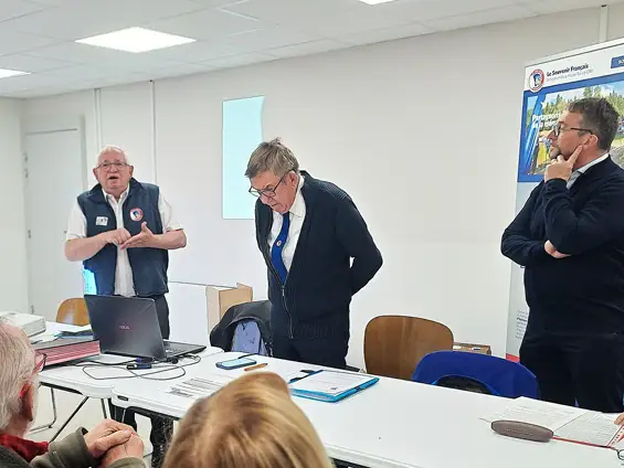 De gauche à droite Jean-François Bocquet (délégué général), Bernard Métral (trésorier) et Laurent Desbiolles (maire d’Habère-Lullin). Photo René Perrissin