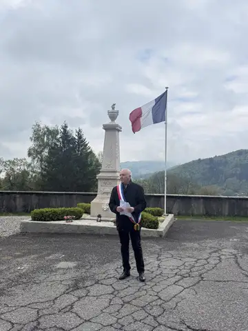 Aujourd’hui, nous rendons hommage à celles et ceux qui ont donné leur vie pour la liberté. Le 8 mai 1945 est une date essentielle de Habère-Poche — 8 mai 2025 : Hommage aux héros de la liberté