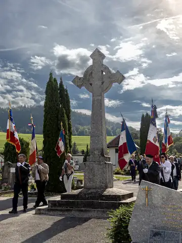 Le 16 septembre 2023, à l’initiative des comités locaux de [ancar], la population de St-Jean-de-Tholome avait rendu hommage à Lily.