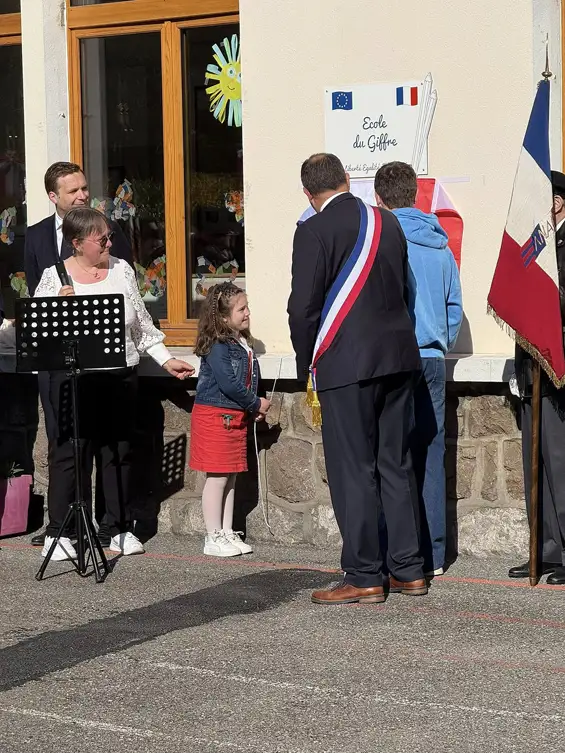Inauguration de la plaque Label Mission Libération à l'école du Giffre - 5 avril 2025