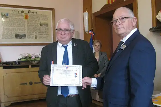 Jean-François Bocquet qui a succédé en 2013 à André Gouvernon à la présidence du Souvenir français du canton de Cluses a été distingué par la médaille d'argent diu Souvenir Français