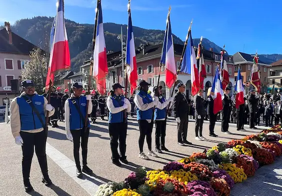 11 Novembre à Cluses avec les Jeunes porte-drapeaux et les Jeunes-sapeurs