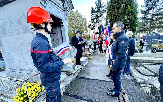 11 Novembre à Cluses avec les Jeunes porte-drapeaux et les Jeunes-sapeurs - jeunes-sapeurs-pompiers-11-nov-2022-cluses-01