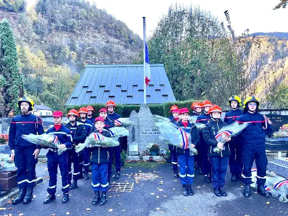 11 Novembre à Cluses avec les Jeunes porte-drapeaux et les Jeunes-sapeurs - jeunes-sapeurs-pompiers-11-nov-2022-cluses-03