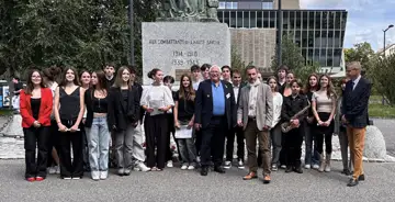 Annecy — journée nationale de la Résistance : hommage des collégiens de Saint-Jorioz place du Souvenir