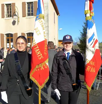 Justine Guardiola et Louane Novello. porte-drapeaux à 19 et 18 ans — Photo Le DL/A.C.