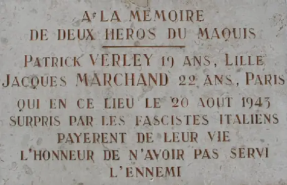 La Clusaz — Plaque de la Chapelle des Confins en mémoire de Patrick Verley et Jacques Marchand.