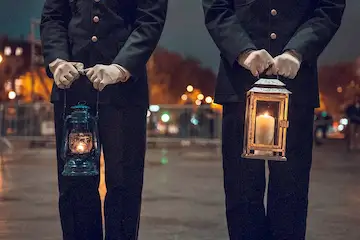 La flamme du soldat inconnu est prélevée à Paris par les soldats haut-savoyards. Photo 27 e BCA