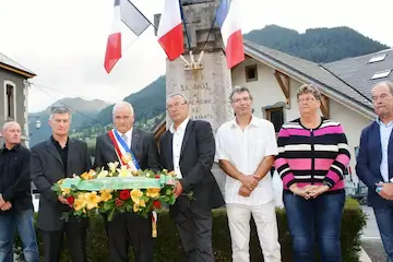 Ensemble, les communes du Biot et de Saint-Jean-d’Aulps, représentées par leurs élus, ont commémoré ces deux journées tragiques des 18 et 19 août 1944 qui firent au total 6 victimes civiles. Leurs noms sont inscrits respectivement sur les deux monuments aux morts.