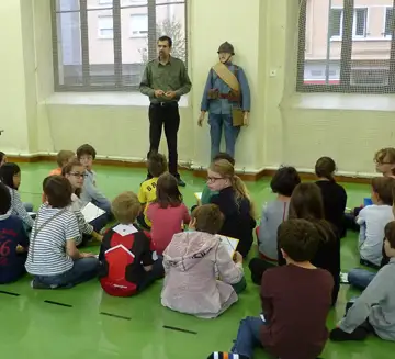 28540,Les enfants attentifs aux témoignages se sont passionné pour l'histoire de la Grande — Photo DL,