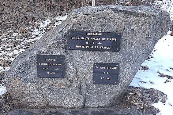 Stèle des Trabets, stele de la libération de la huate vallée de l'Arve aux Houches (Accrochage du pont Sainte-Marie et )