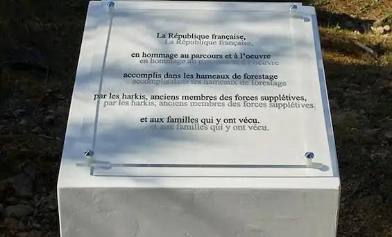 Un hommage rendu aux harkis au hameau de forestage de Magland, en Haute-Savoie