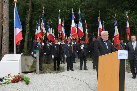 Jean-Marc Todeschini a prononcé son discours devant tous les élus, les porte-drapeaux, les écoliers, les familles des harkis et de nombreux Maglanchards.