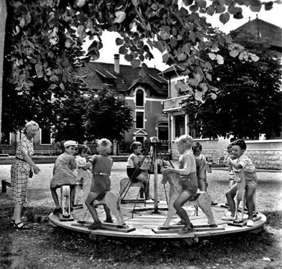 Marcelle MAIROT, École maternelle des Fins Septembre 1951 - source photo : photo Henri Odesser - crédit photo : D.R