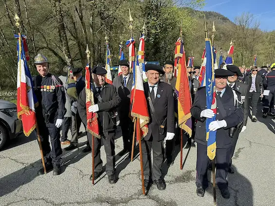 Marignier — Mémorial des déportés, 80e anniversaire, les porte-drapeaux