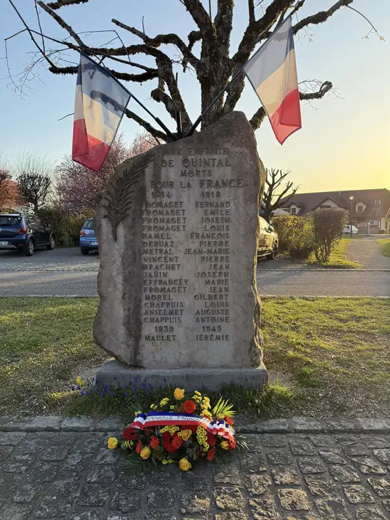 Qunital — Monuments aux enfants de Quintal morts pour la France