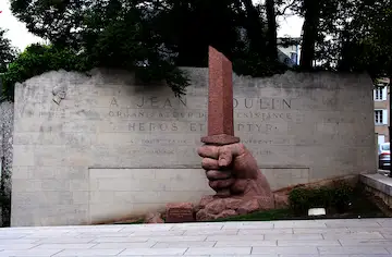 Monument en Hommage à Jean Moulin — 11 Place Général de Gaulle, 28000 Chartres