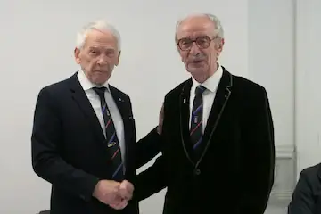 Passation de présidence entre Jean-Paul Ducimetière (à gauche) et Hubert Bornens (à droite). Photo Le DL/R.M.