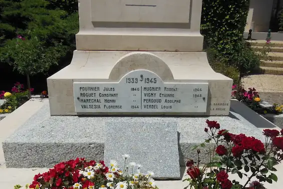 Plaque en souvenir des enfants de Pers-Jussy mort lors du conflit de 1939-1945