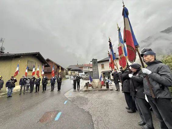 En compagnie de Daniel Navarro président du comité de Bonneville, de Serge Porret président du comité des vallées de Thônes et de René Perrissin vice président départemental du souvenir Français de Haute Savoie j’étais présent pour la cérémonie commémorative des fusillés de Petit Bornand.