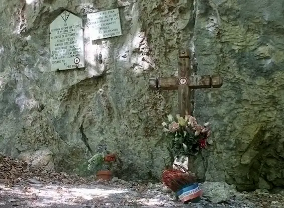 Petit-Bornand-les-Glières — Plaques commémoratives Gérard Pessey et Arthur Ballanfat, César Sonnerat