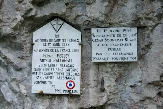 Petit-Bornand-les-Glières — Plaques commémoratives Gérard Pessey et Arthur Ballanfat, César Sonnerat