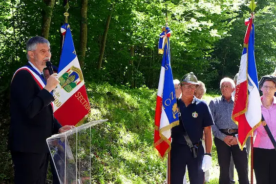 Ce samedi 18 juillet 2020, la cérémonie commémorative de la mort de Pierre Lamy a rassemblé les autorités devant le monument qui porte son nom, route du col de Leschaux à Saint-Jorioz.