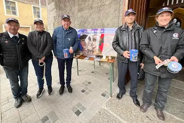 Ce matin à Cluses comme un peu partout en France la quête du Souvenir Français merci aux généreux donateurs et aux bénévoles du comité du canton de Cluses. Ces dons nous permettent d’entretenir et de rénover les tombes des morts pour la France.