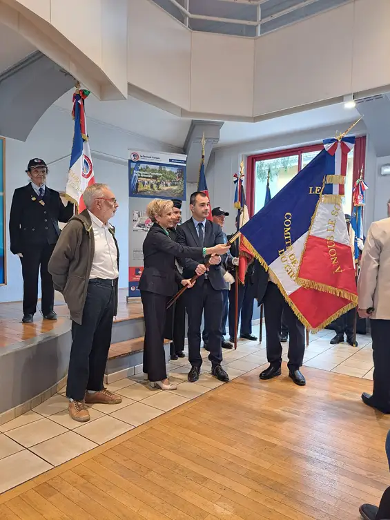 Remise de la cravate du Souvenir Français à Monsieur Michel Corbex