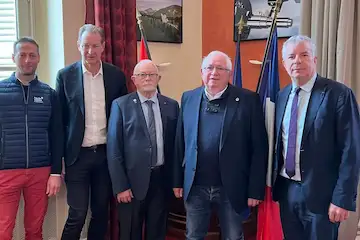 Ce matin, au siège du Département à Annecy, une entrevue cordiale et productive a eu lieu entre Martial Saddier, Président du Conseil Départemental, et Lionel Tardy, Vice-Président. Leur accueil chaleureux a marqué une belle reconnaissance envers les associations mémorielles et leur rôle essentiel dans la préservation de notre patrimoine historique.